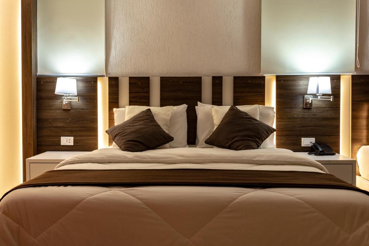 Hotel Los Alpes Cipreses 亚松森 外观 照片