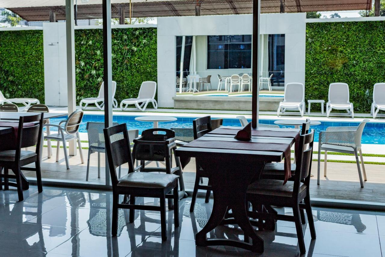 Hotel Los Alpes Cipreses 亚松森 外观 照片